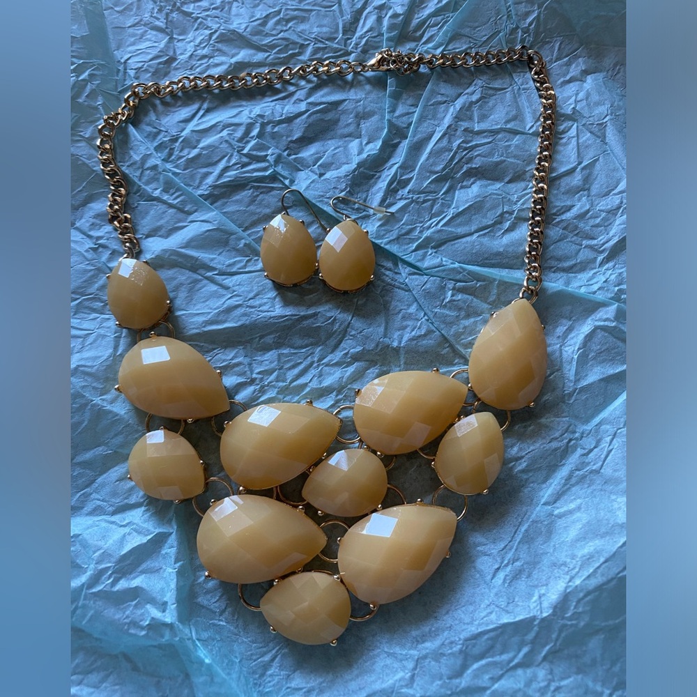 Yellowish tan and gold Charming Charlie’s necklace with matching earrings